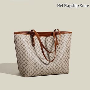 Large Capacity Handbag, For Women, Simple and Fashion Design, Shoulder Bag, Retro Style, New Design