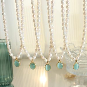 Perangai dan keanggunan loket batu mata kucing hijau muda kalung reka bentuk mutiara air tawar mewah ringan kerang asli